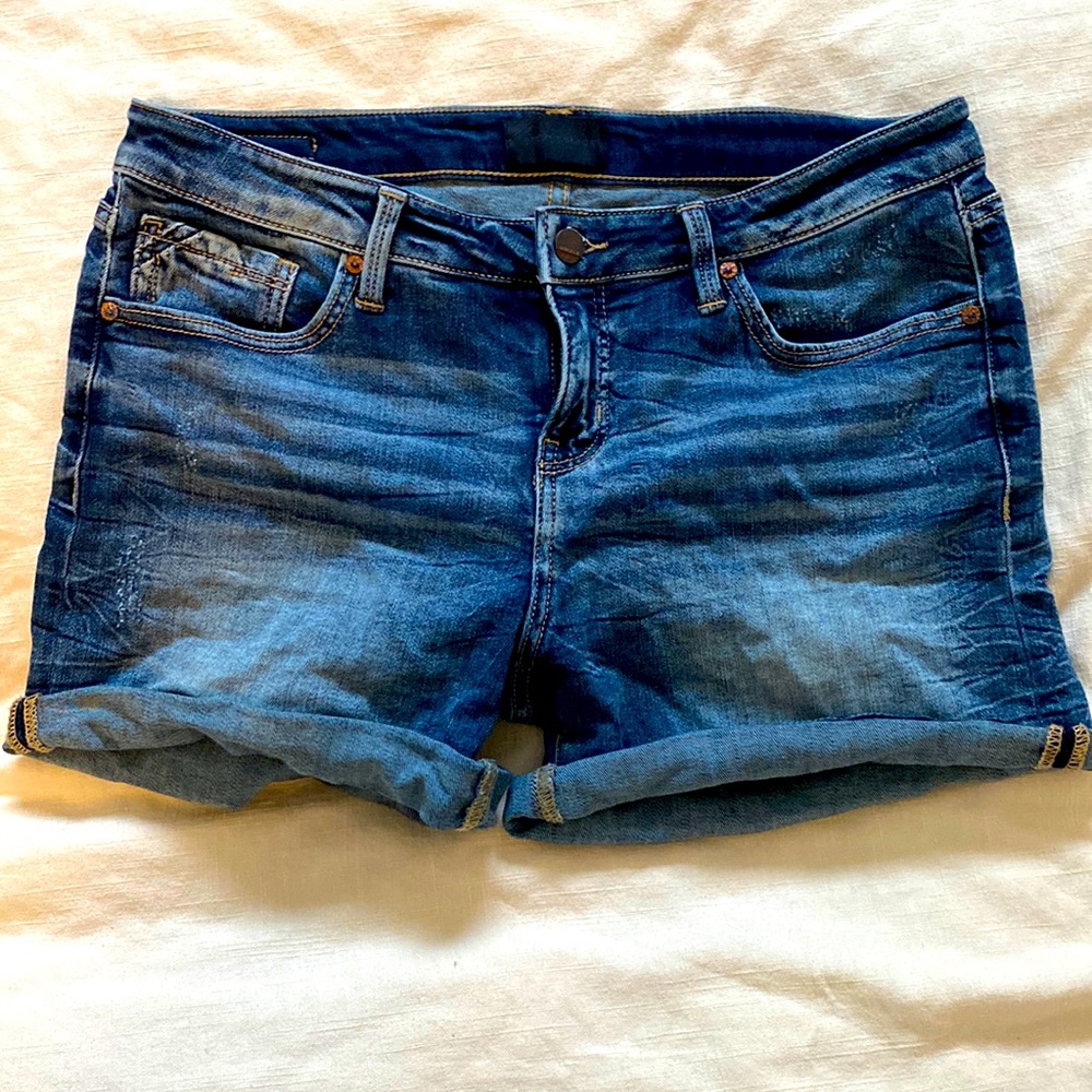 Women’s Buckle black denim shorts size 29